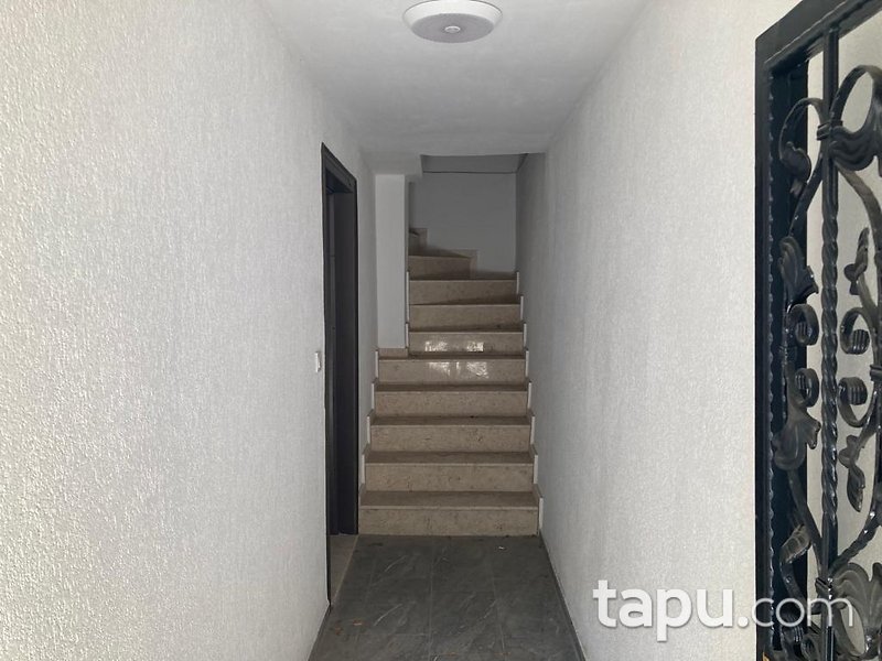 Bornova Ergene Mahallesi Merkezi Konumda Fırsat 3 Katlı Komple Bina