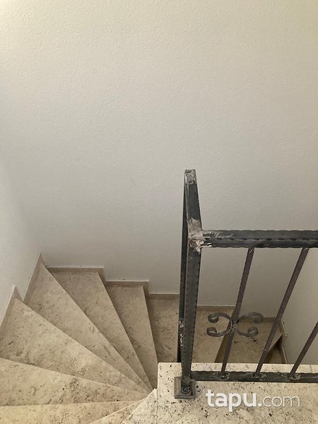 Bornova Ergene Mahallesi Merkezi Konumda Fırsat 3 Katlı Komple Bina