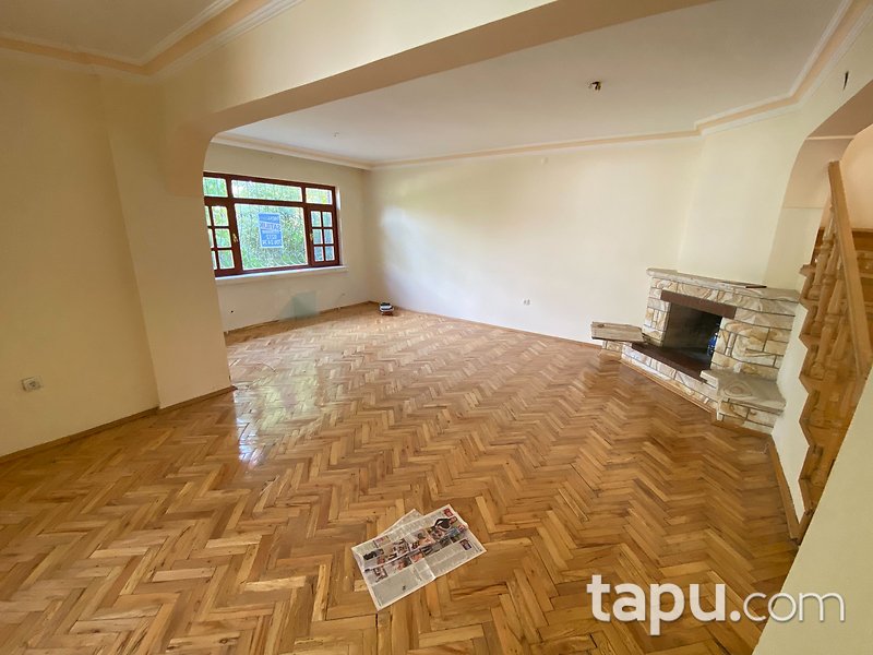 Akyurt Akkent Sitesi'nde Bahçe Kullanımlı 225 m2 Dubleks Daire