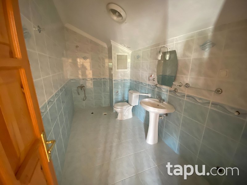 Akyurt Akkent Sitesi'nde Bahçe Kullanımlı 225 m2 Dubleks Daire