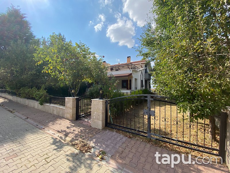 Akyurt Akkent Sitesi'nde Bahçe Kullanımlı 225 m2 Dubleks Daire