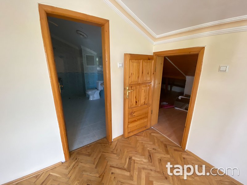 Akyurt Akkent Sitesi'nde Bahçe Kullanımlı 225 m2 Dubleks Daire