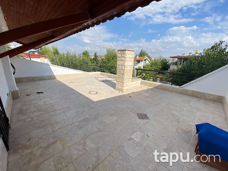 Akyurt Akkent Sitesi'nde Bahçe Kullanımlı 225 m2 Dubleks Daire