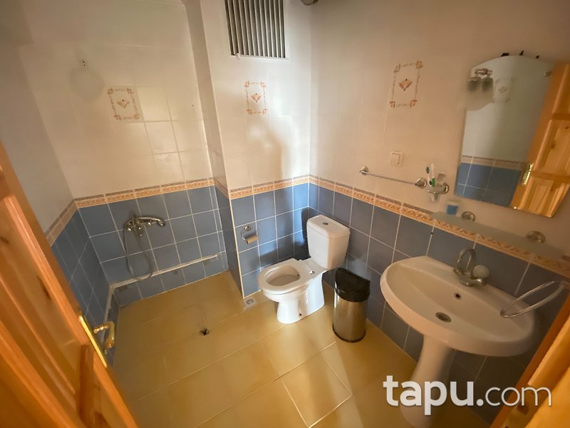 Akyurt Akkent Sitesi'nde Bahçe Kullanımlı 225 m2 Dubleks Daire