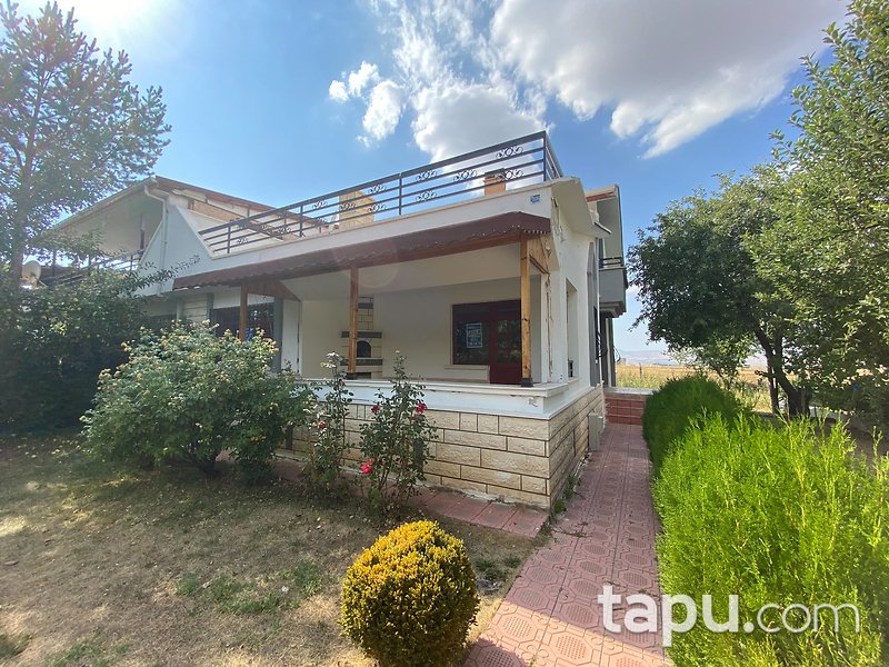 Akyurt Akkent Sitesi'nde Bahçe Kullanımlı 225 m2 Dubleks Daire