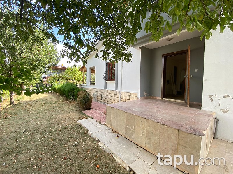 Akyurt Akkent Sitesi'nde Bahçe Kullanımlı 225 m2 Dubleks Daire