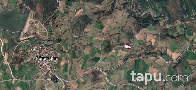 Biga'da Geniş Kullanımlı Yola Cepheli Tarla