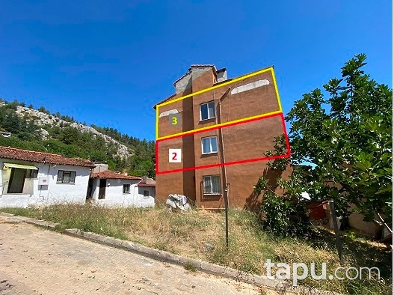 Biga Cumhuriyet Mahallesi'nde 99 m2 İskanlı Daire