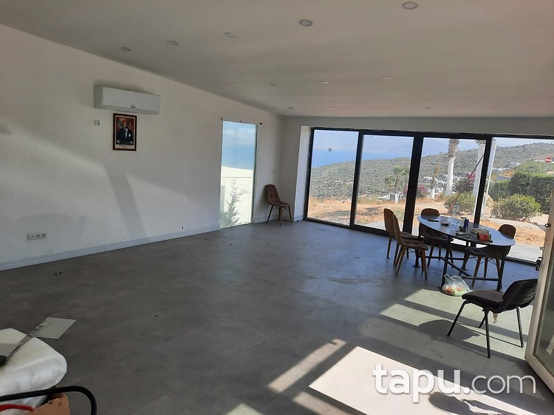 KİRALIK-Milas Boğaziçi'nde Cadde Üstü Deniz Manzaralı Dükkan