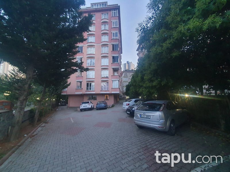 Ümraniye'de Manzaralı Geniş Teraslı 5+2 Dubleks Daire