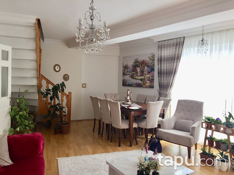 Üsküdar Ferah Mahallesi'nde Teraslı Dubleks Daire