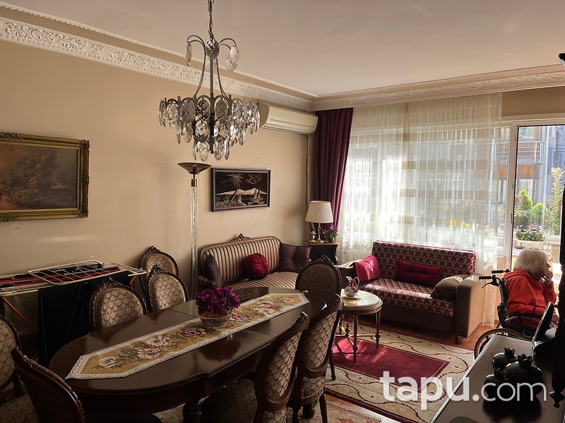 Gayrettepe'de Geniş Kullanımlı 3+1 Daire