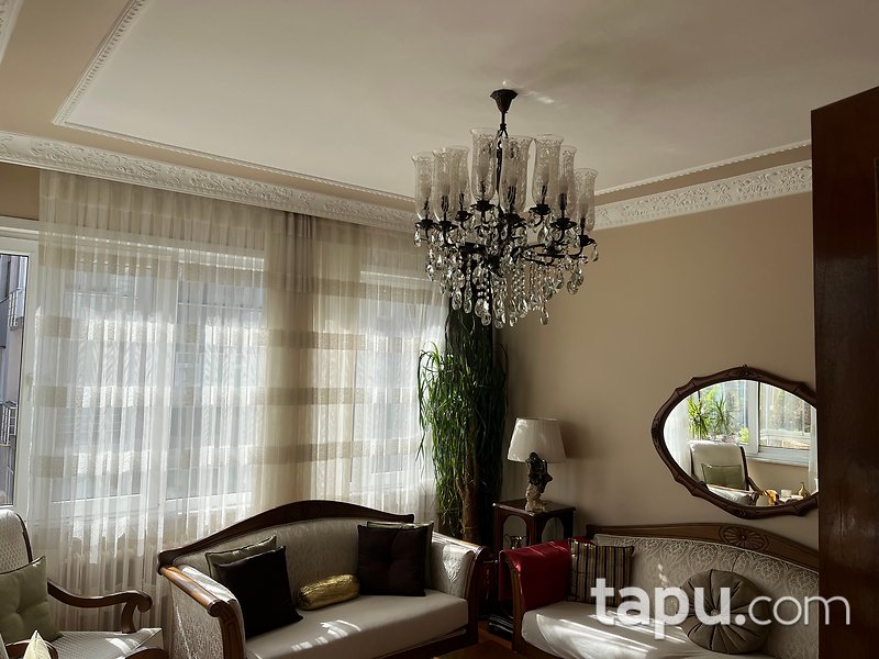 Gayrettepe'de Geniş Kullanımlı 3+1 Daire