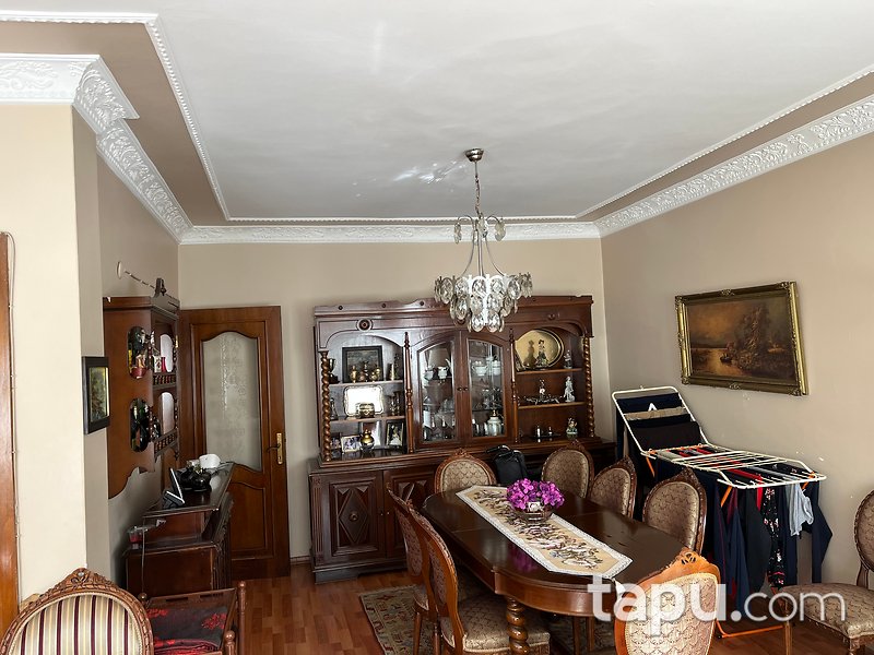 Gayrettepe'de Geniş Kullanımlı 3+1 Daire