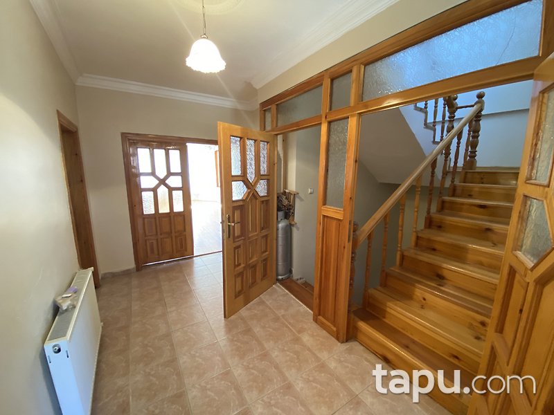 Temelli Bayındır Sitesi'nde Bahçeli Geniş Kullanımlı Villa