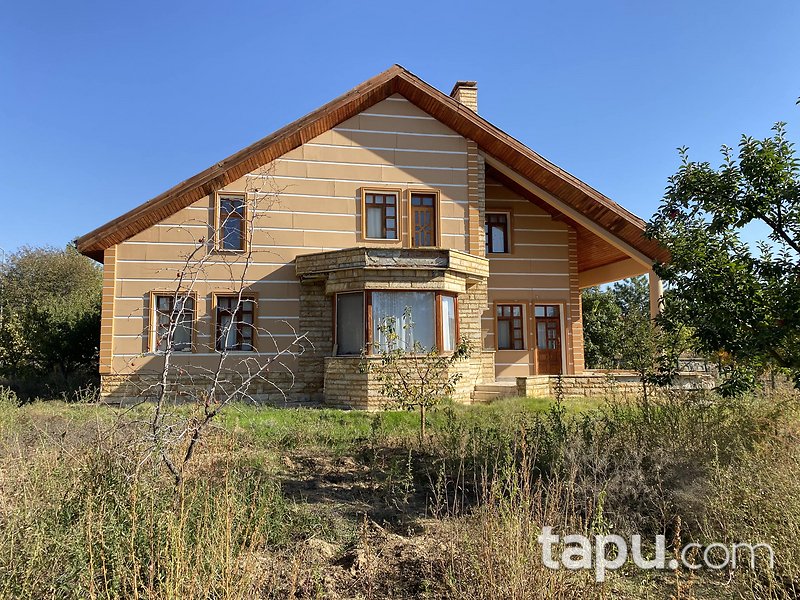 Temelli Bayındır Sitesi'nde Bahçeli Geniş Kullanımlı Villa