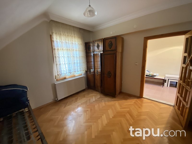 Temelli Bayındır Sitesi'nde Bahçeli Geniş Kullanımlı Villa