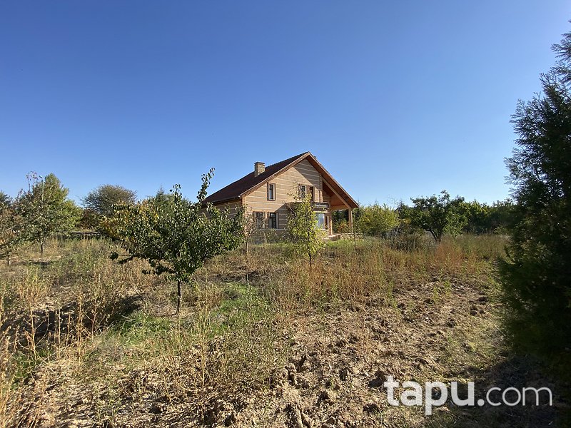 Temelli Bayındır Sitesi'nde Bahçeli Geniş Kullanımlı Villa