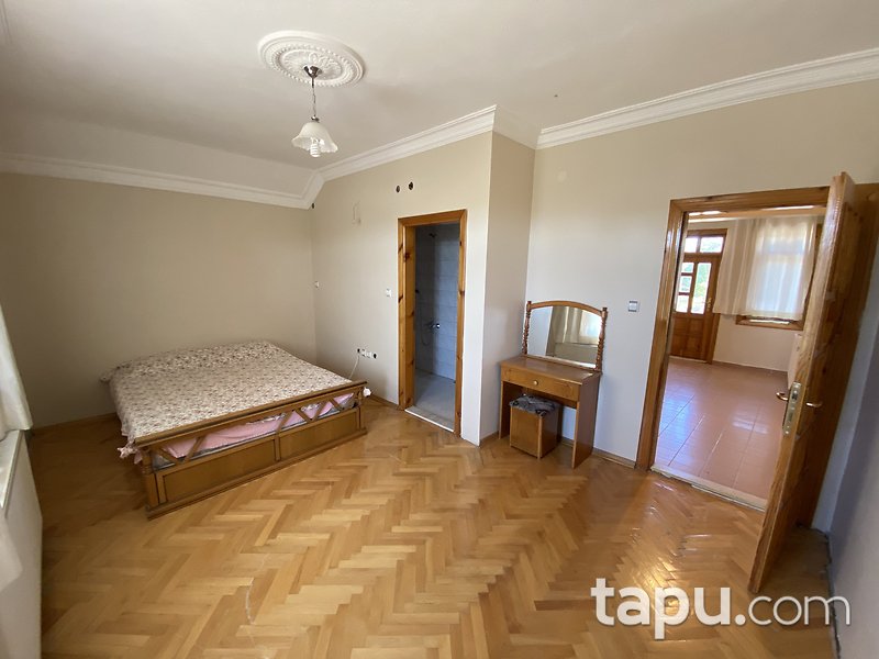 Temelli Bayındır Sitesi'nde Bahçeli Geniş Kullanımlı Villa