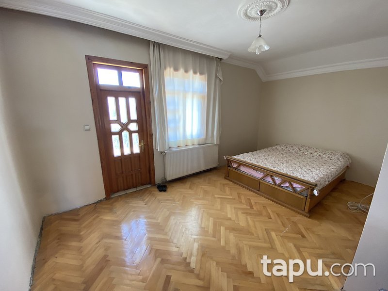 Temelli Bayındır Sitesi'nde Bahçeli Geniş Kullanımlı Villa