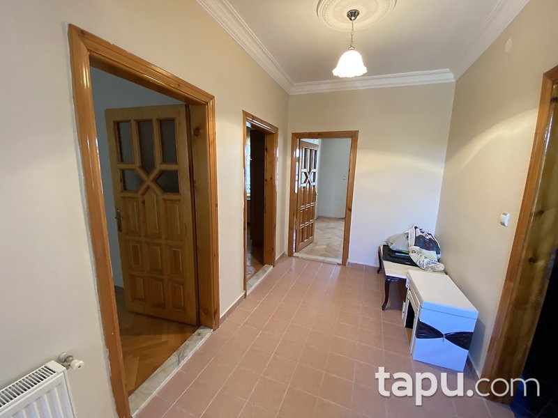 Temelli Bayındır Sitesi'nde Bahçeli Geniş Kullanımlı Villa