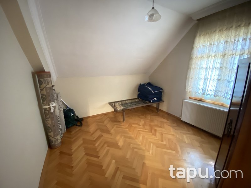 Temelli Bayındır Sitesi'nde Bahçeli Geniş Kullanımlı Villa