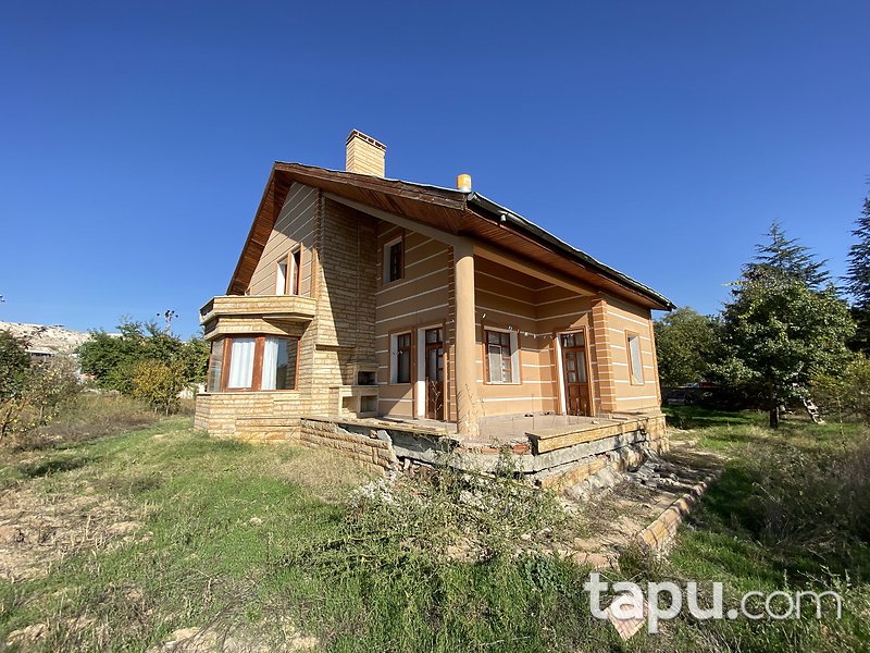 Temelli Bayındır Sitesi'nde Bahçeli Geniş Kullanımlı Villa