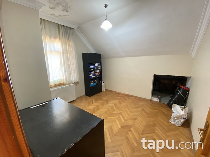 Temelli Bayındır Sitesi'nde Bahçeli Geniş Kullanımlı Villa