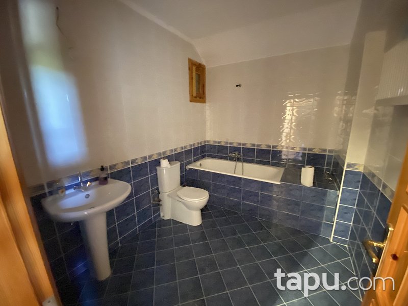 Temelli Bayındır Sitesi'nde Bahçeli Geniş Kullanımlı Villa