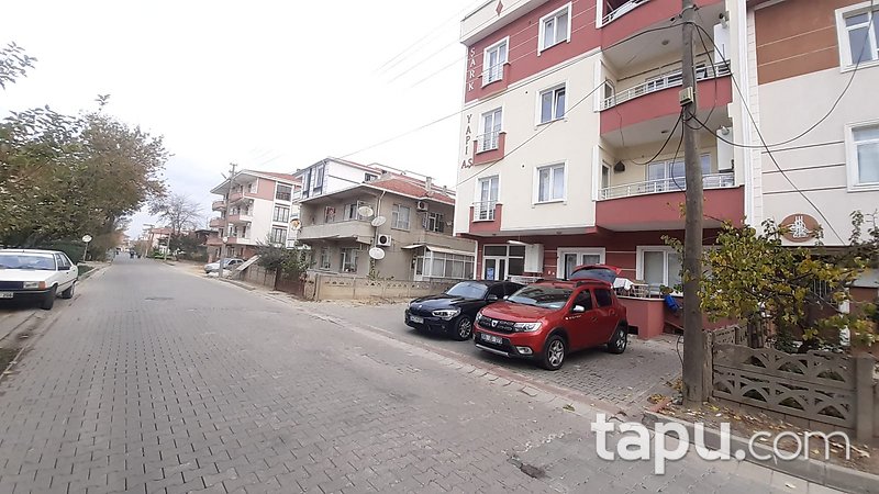 Muratlı İstiklal Mahallesi'nde 208m2 İskanlı Depolu Dükkan