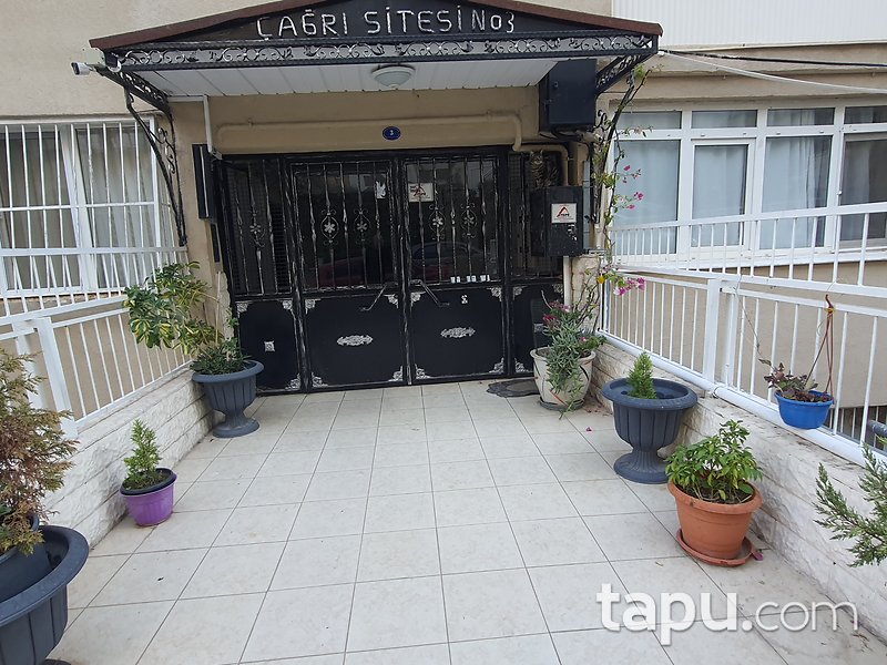 Karabağlar Fahrettin Altay Mahallesi'nde 3+1 Daire