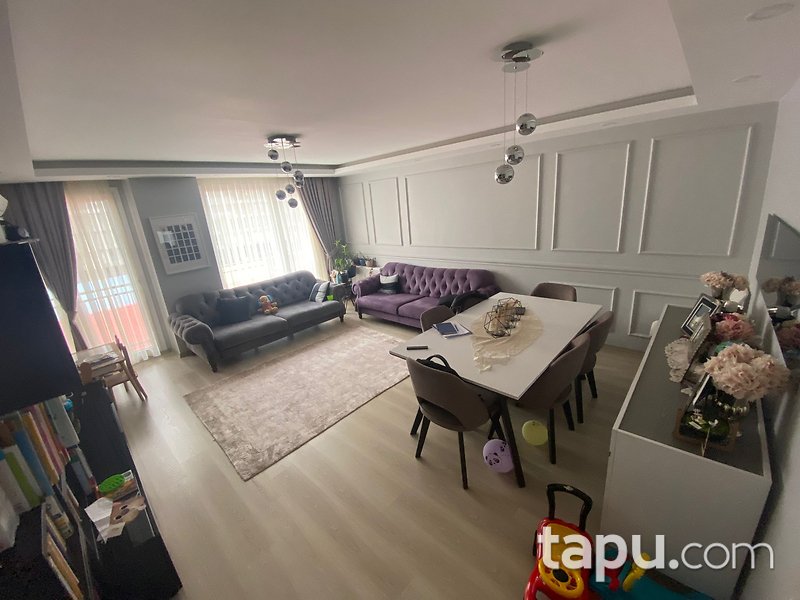 Beylikdüzü Kavaklı'da Şehri Beyaz Sitesi'nde 2+1 Daire