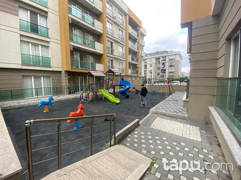 Beylikdüzü Kavaklı'da Şehri Beyaz Sitesi'nde 2+1 Daire