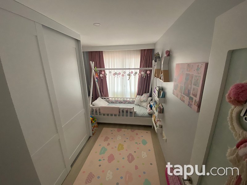 Beylikdüzü Kavaklı'da Şehri Beyaz Sitesi'nde 2+1 Daire