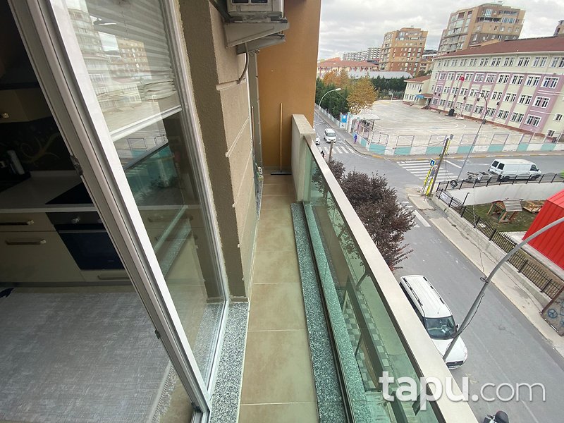 Beylikdüzü Kavaklı'da Şehri Beyaz Sitesi'nde 2+1 Daire