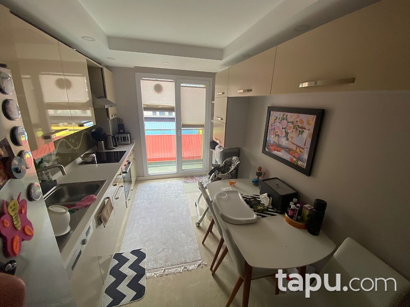 Beylikdüzü Kavaklı'da Şehri Beyaz Sitesi'nde 2+1 Daire