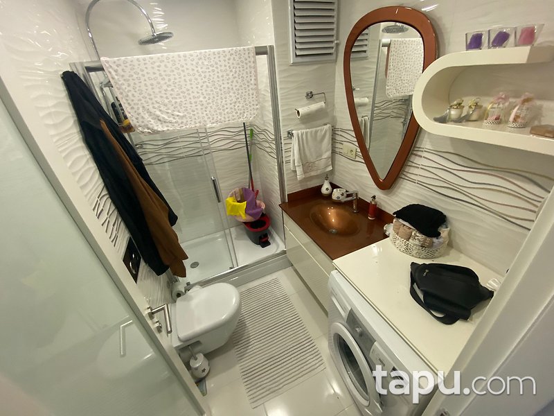 Beylikdüzü Kavaklı'da Şehri Beyaz Sitesi'nde 2+1 Daire