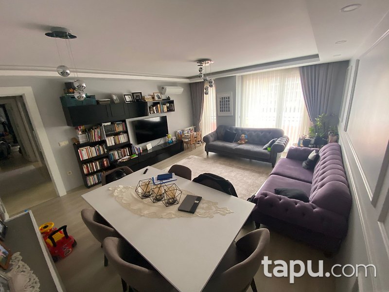 Beylikdüzü Kavaklı'da Şehri Beyaz Sitesi'nde 2+1 Daire