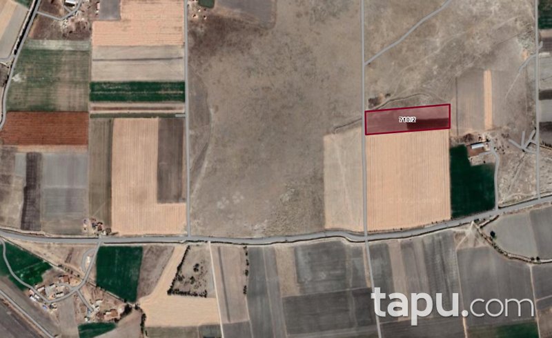 Konya Karatay'da Yola Cepheli Geniş Kullanımlı Tarla