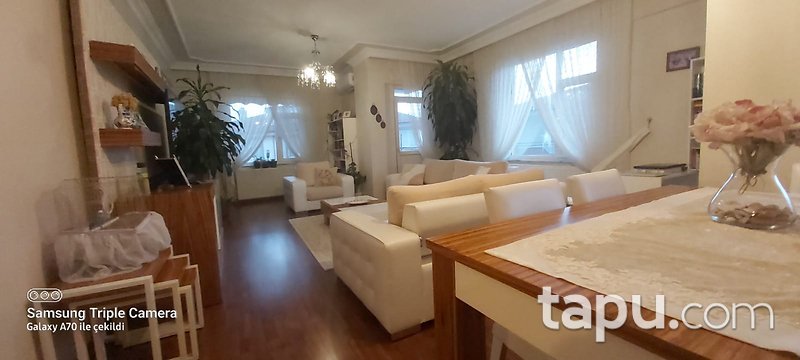 Derince Rıhtım Caddesin'de Deniz ve Doğa Manzaralı 3+1 130 m2 Daire