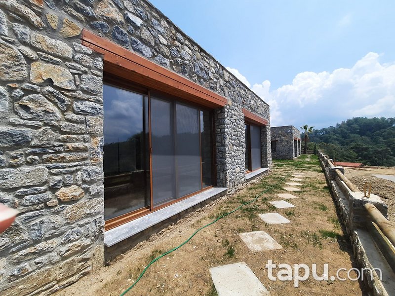 Gökova Körfezi Ula'da Deniz ve Orman Manzaralı Lüks Taş Villa