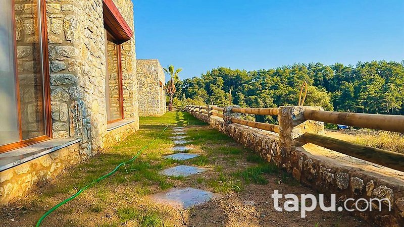 Gökova Körfezi Ula'da Deniz ve Orman Manzaralı Lüks Taş Villa