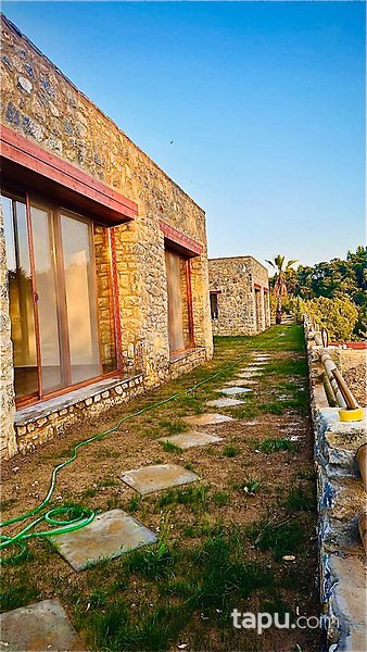 Gökova Körfezi Ula'da Deniz ve Orman Manzaralı Lüks Taş Villa