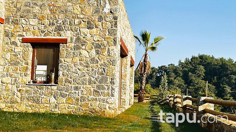 Gökova Körfezi Ula'da Deniz ve Orman Manzaralı Lüks Taş Villa