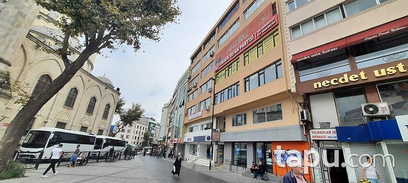 İstanbul Gaziosmanpaşa Cumhuriyet Meydan'ında 418 m2 Mağaza