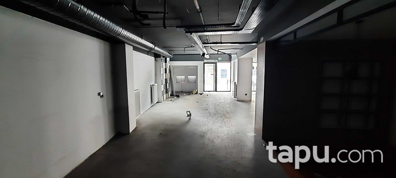 İstanbul Gaziosmanpaşa Cumhuriyet Meydan'ında 418 m2 Mağaza
