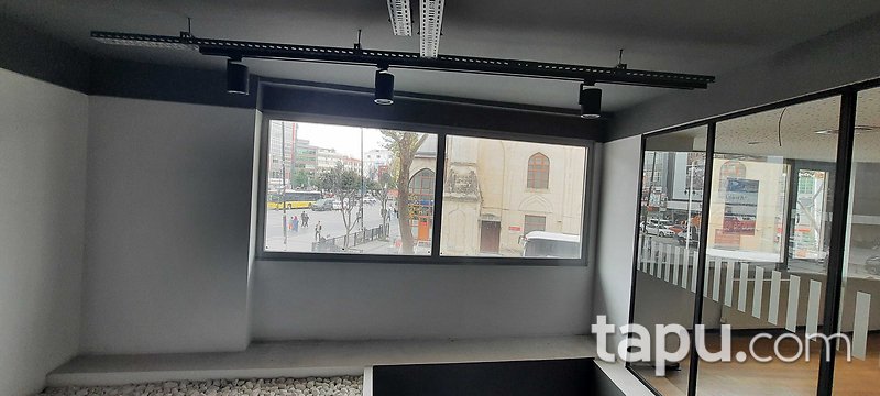 İstanbul Gaziosmanpaşa Cumhuriyet Meydan'ında 418 m2 Mağaza