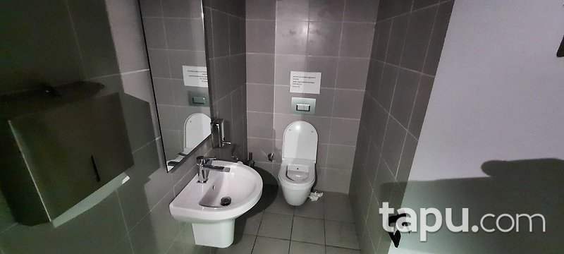 İstanbul Gaziosmanpaşa Cumhuriyet Meydan'ında 418 m2 Mağaza