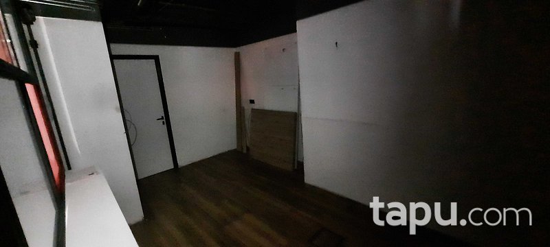 İstanbul Gaziosmanpaşa Cumhuriyet Meydan'ında 418 m2 Mağaza