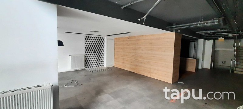 İstanbul Gaziosmanpaşa Cumhuriyet Meydan'ında 418 m2 Mağaza